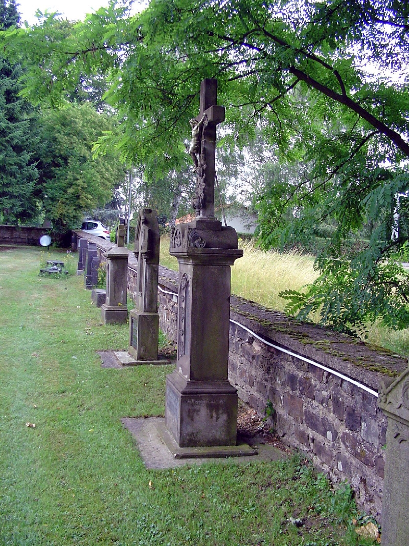 Alte Friedhofskreuze